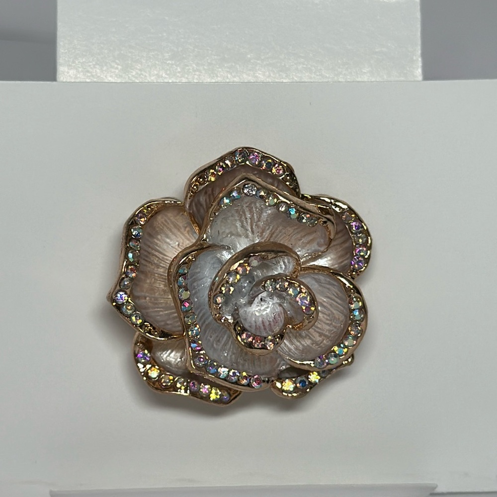 Flower Brooch / Scarf Pin #149